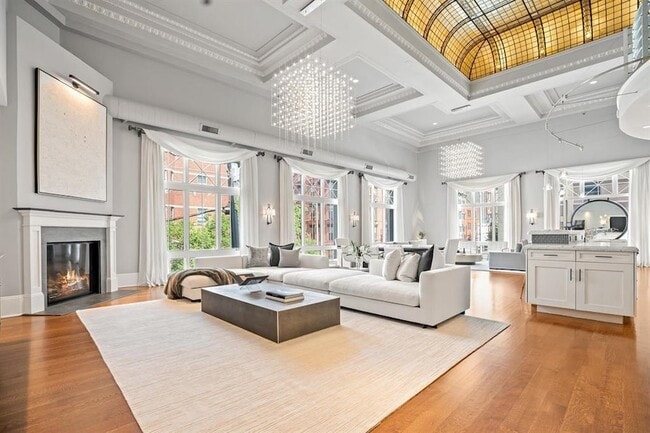 Photo - 313 1st St House