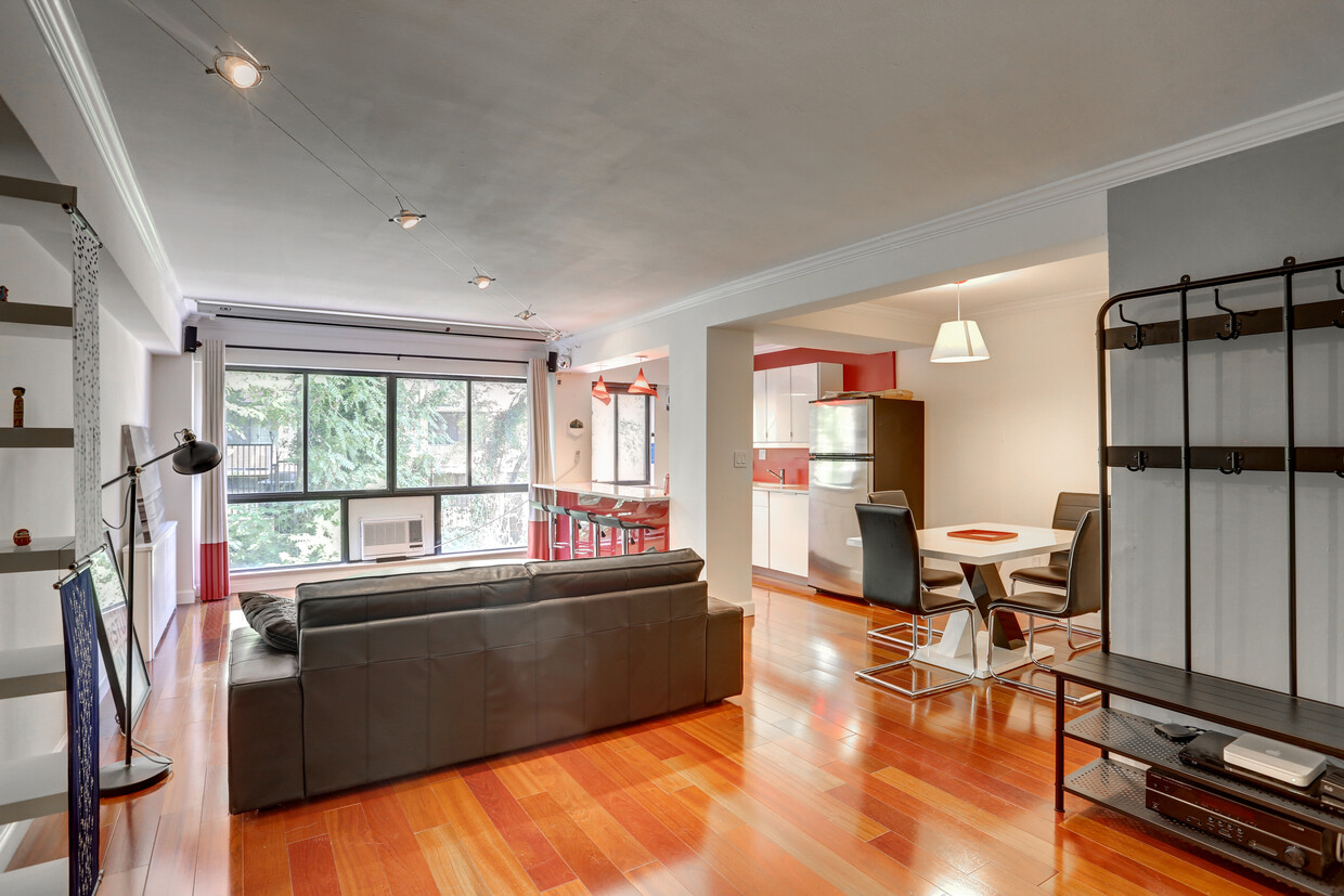 Primary Photo - 3901 Tunlaw Rd NW