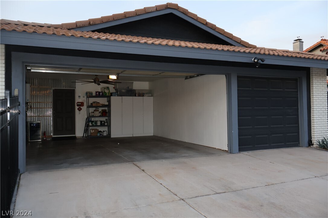 Building Photo - 2704 La Solana Way