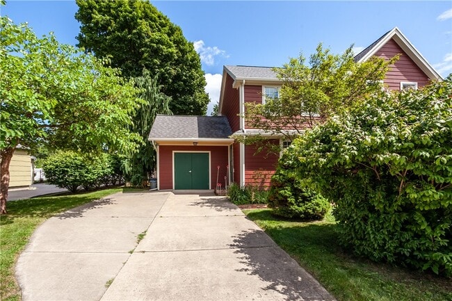 Foto del edificio - 590 Titus Ave