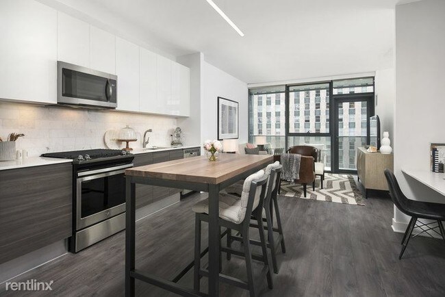 Building Photo - 222 W Hubbard St