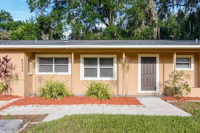 Foto del edificio - 8022 Pine Hill Dr