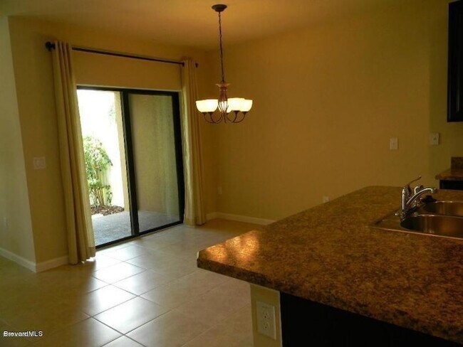 Building Photo - 1395 Lara Cir