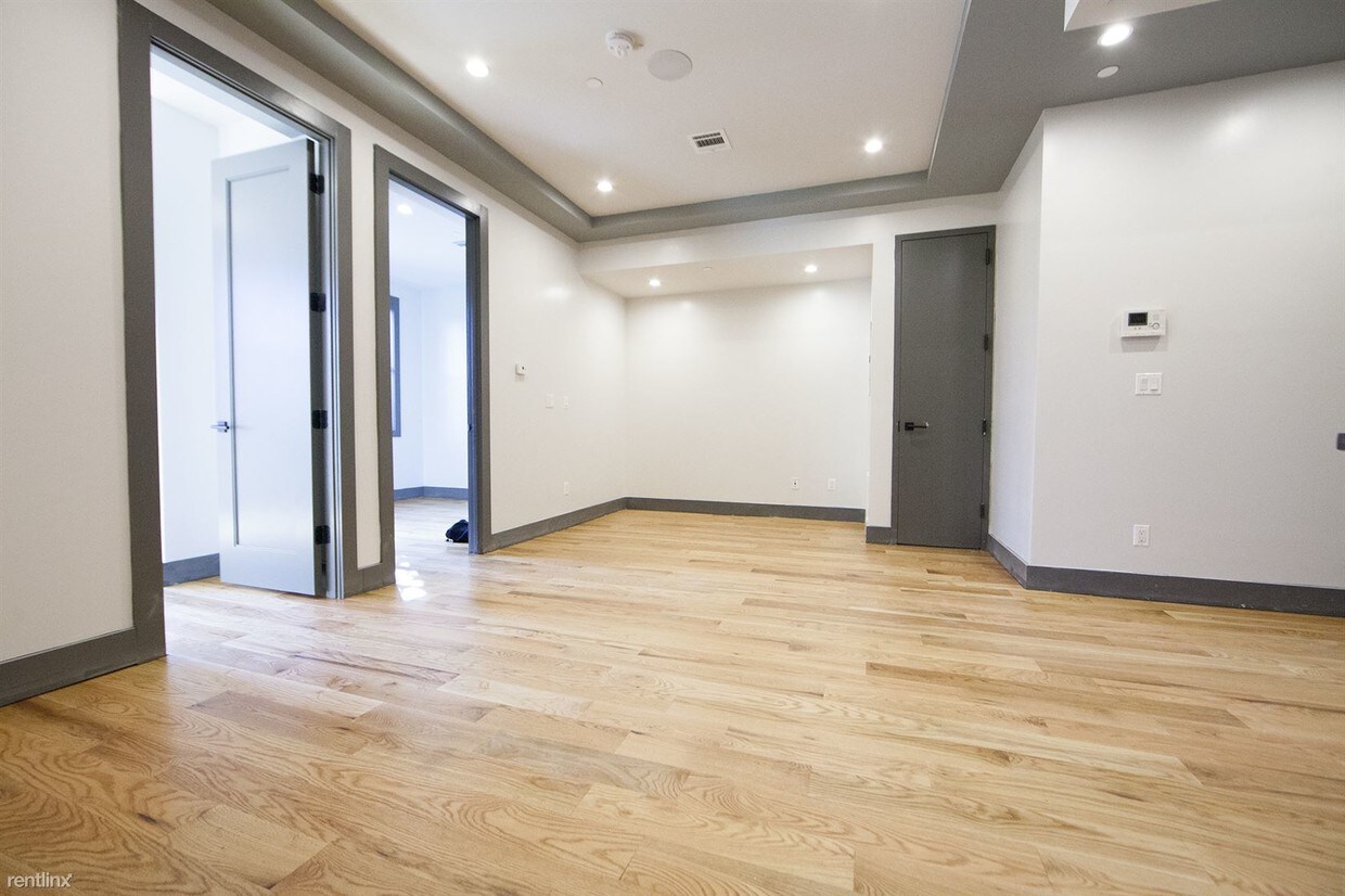 Foto principal - 240 Troutman St