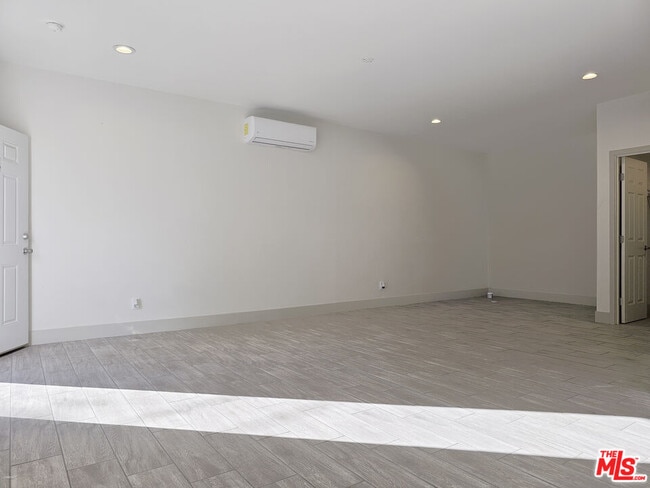 Building Photo - 38580 Rancho Los Cerritos Dr