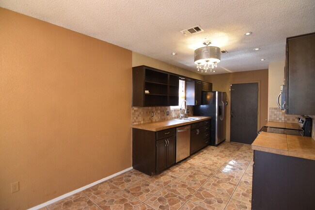 Building Photo - 4403 Waterproof Dr