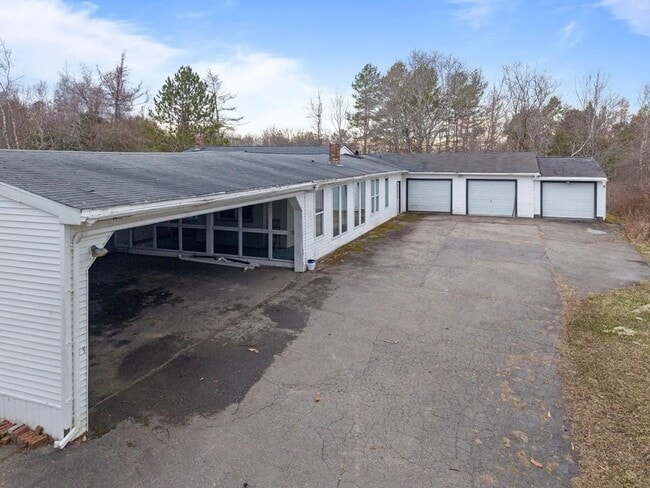 Building Photo - 13 Alder Ln