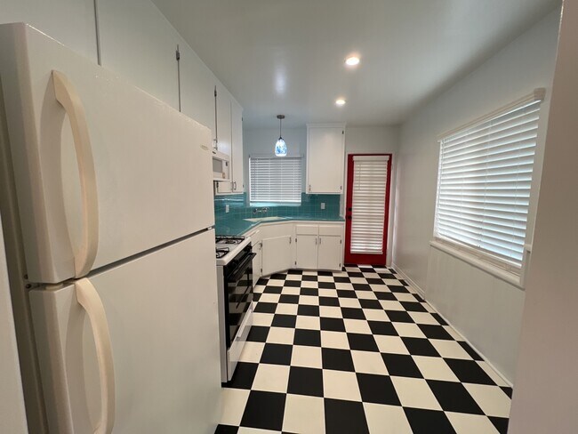 Foto del edificio - 4054 Edenhurst Ave