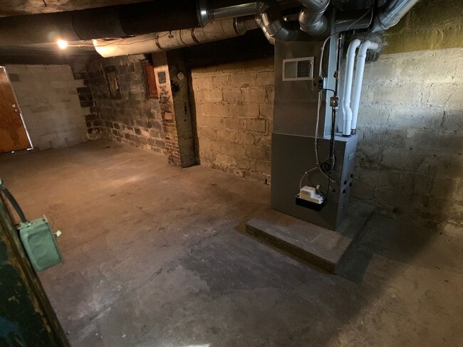 Building Photo - Cozy 1-Bedroom House With Garage!!