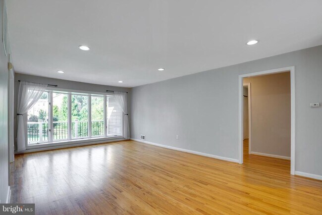 Foto del edificio - 1208 Forestwood Dr