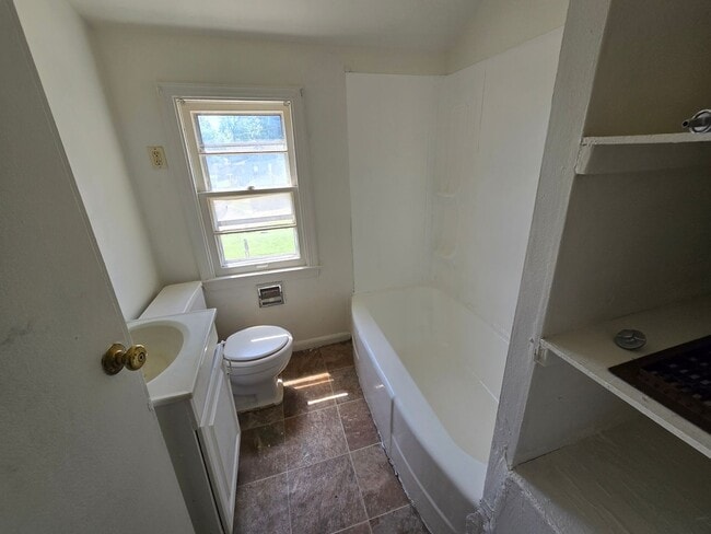 Foto del edificio - $900 - 2 Bedroom 1 Bathroom Townhome