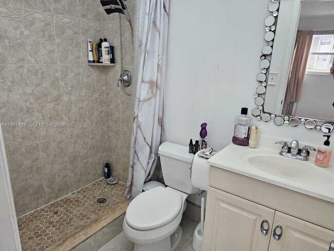 Foto del edificio - 8020 N Colony Cir