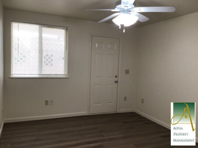 Building Photo - Great price