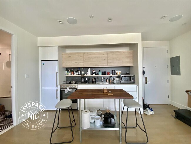 Foto del edificio - 1068 Fulton St