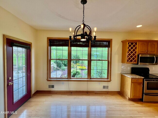 Building Photo - 123 Greystone Dr