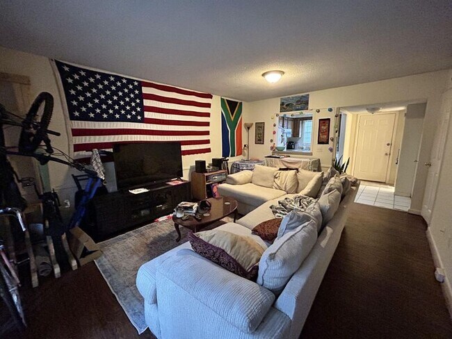 Foto del edificio - 1108 Tiger Blvd