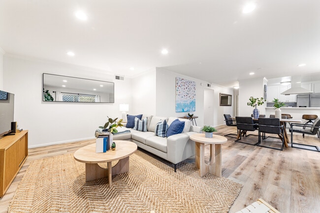 Living room & Dining area - 1143 Lincoln Blvd
