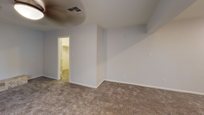 Building Photo - 1206 E Redfield Rd