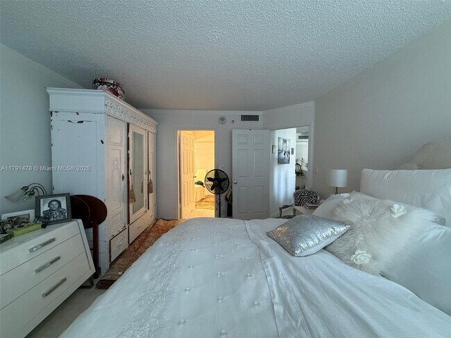 Building Photo - 3530 Mystic Pointe Dr