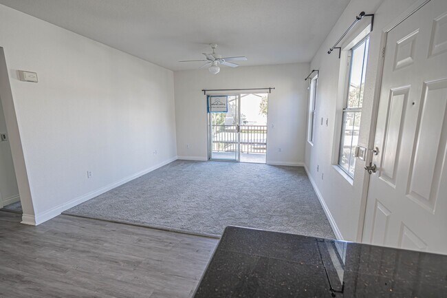 Foto del edificio - COMING SOON! Bordeaux 2 Bedroom Condo for ...