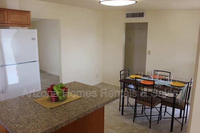 Foto del edificio - 8131 E Beverly St