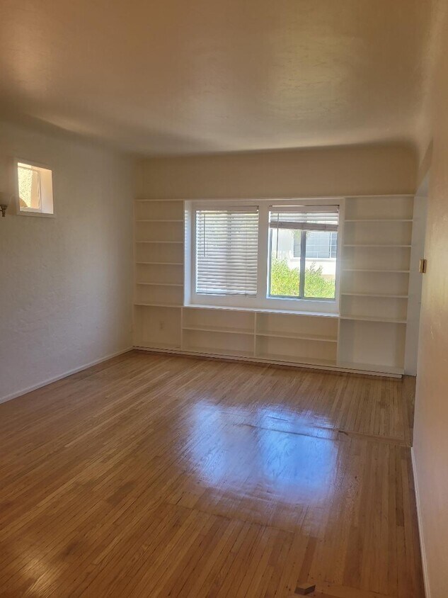 Living Room - 5112 E First St