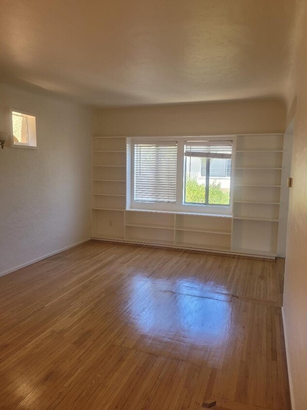 Living Room - 5112 E First St