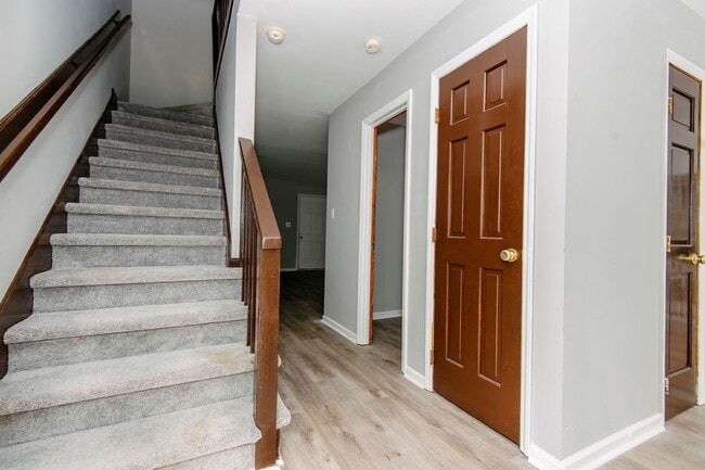 Foto del edificio - Spacious and conveniently located 3-bedroom, 2.5-bath duplex in Southwest Raleigh!