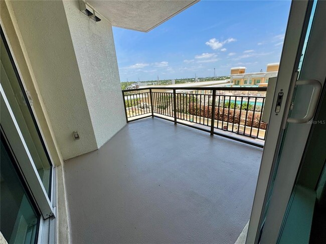 Building Photo - 800 N Tamiami Trl