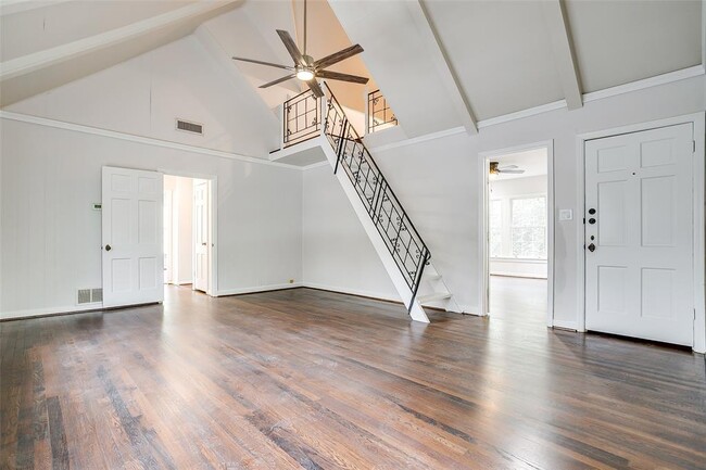 Building Photo - 404 Monticello Dr