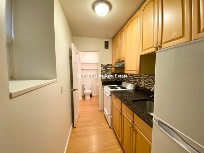 Building Photo - 2 Shepherd Ave