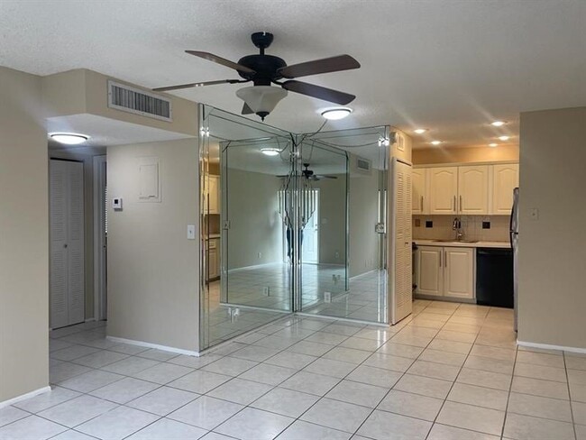Foto del edificio - 2621 Riverside Dr