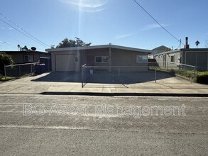 1526 Visalia Ave