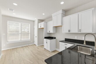 Building Photo - 1504 Clay St