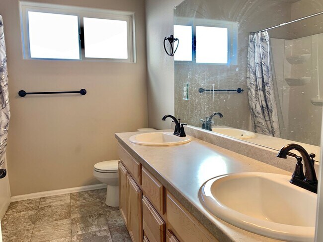 Building Photo - Beautiful 4 Bed/3 Bath West Greeley Home –...