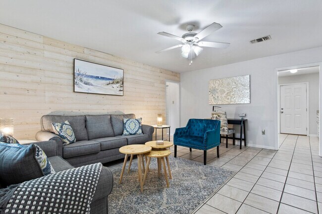 Foto del edificio - 805 Lewis Ave