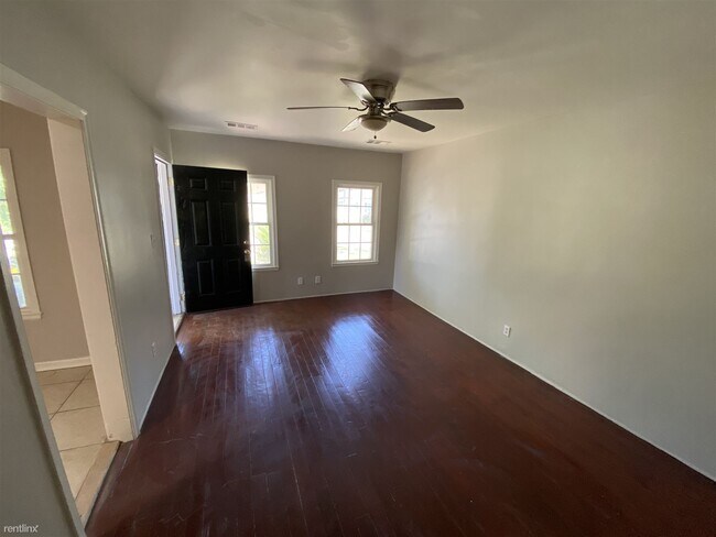 Foto del edificio - 2 br, 1 bath Duplex - 1125 East 55th Street