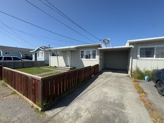 Building Photo - Cozy 2 Bed 1 Bath King Salmon home within ...