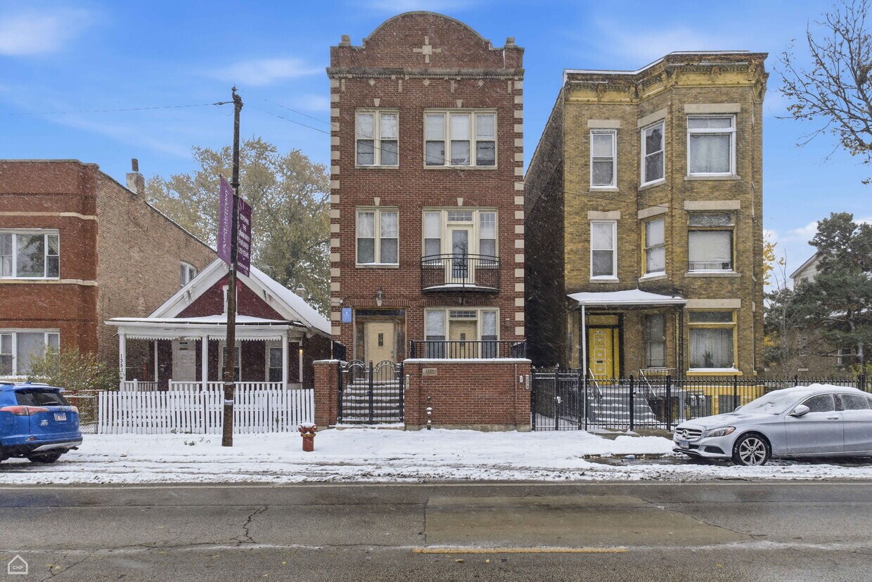 Foto principal - 1353 S California Ave