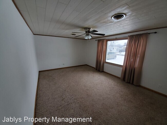 Building Photo - 3 br, 1 bath House - 108 Norfolk Dr
