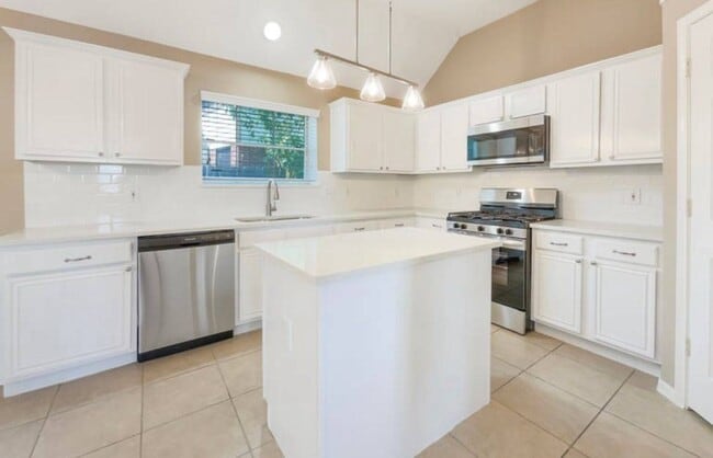 Foto del edificio - 2222 Laurel Branch Way