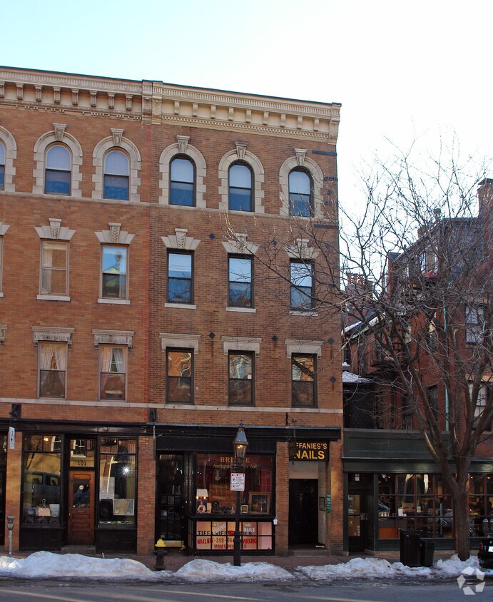 Building Photo - 99 Charles St