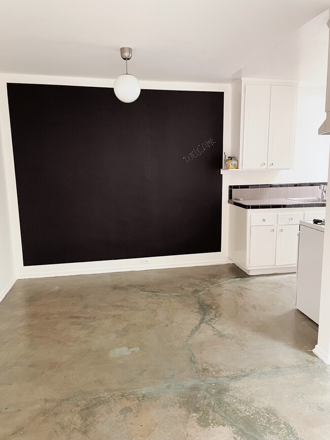 Building Photo - 806 Coronado Ter