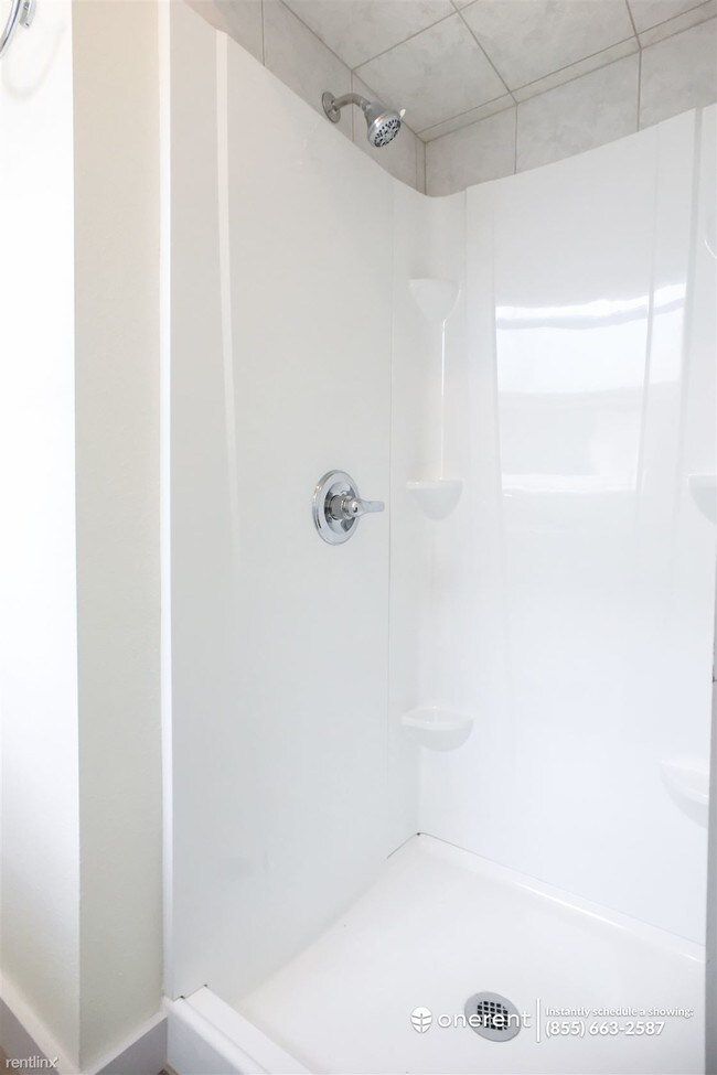 Building Photo - 1 br, 1 bath Apartment - 4602 Park Blvd