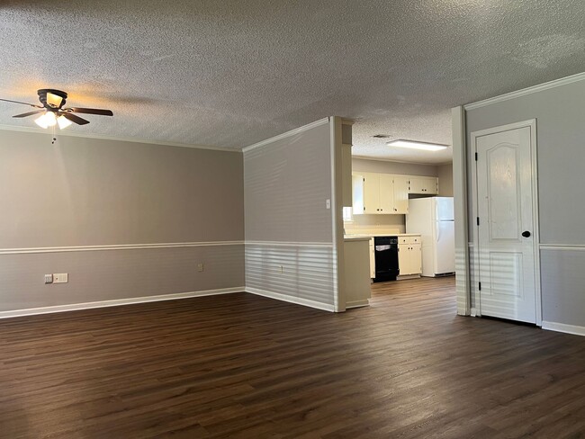 Building Photo - 1609 Rushing Cir