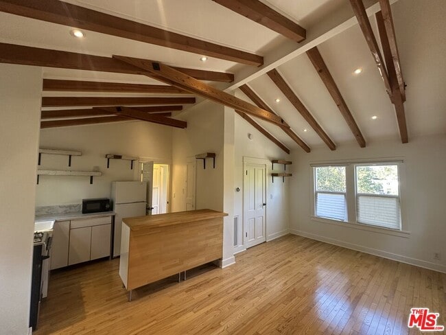 Building Photo - 6853 1/2 W Alta Loma Terrace