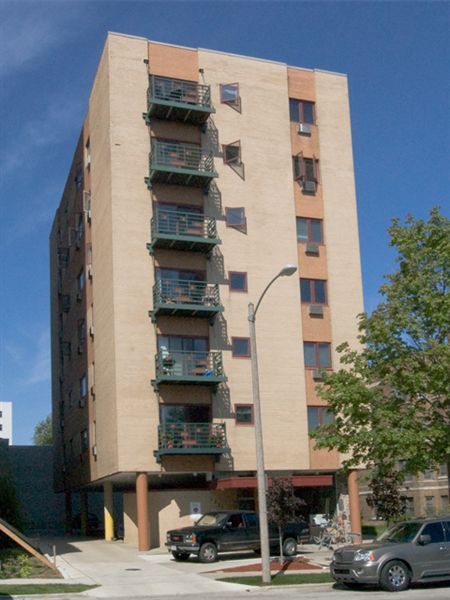 Primary Photo - 1321 N Franklin Pl