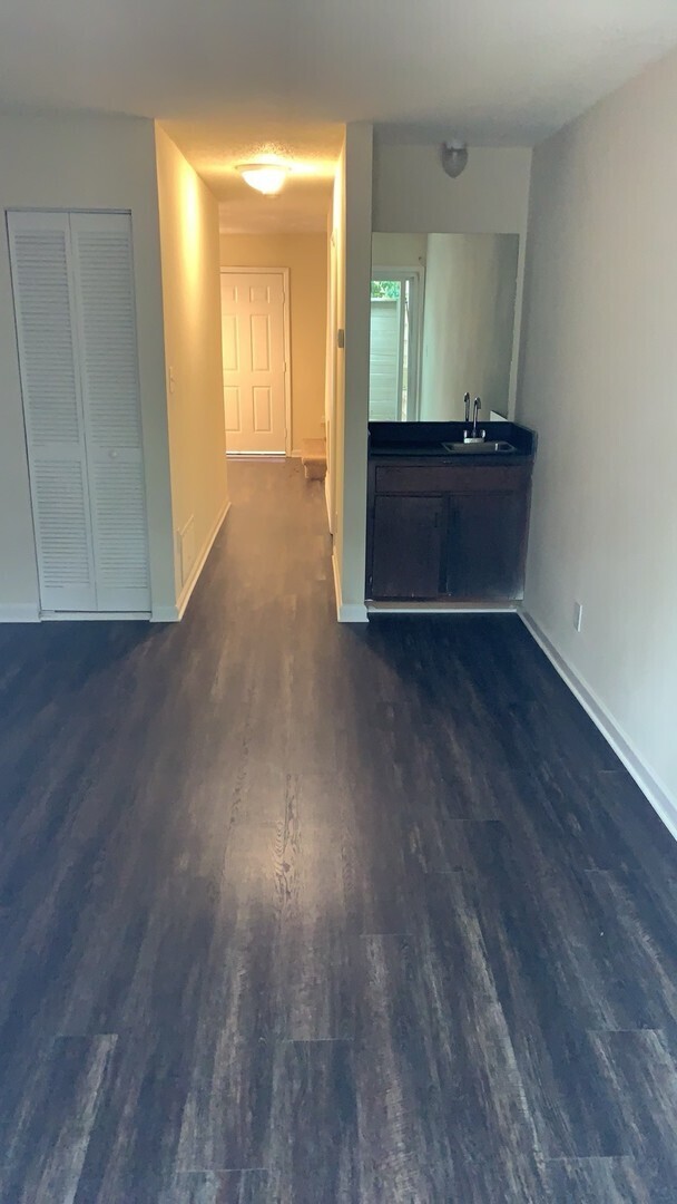 Building Photo - READY NOW!!! Beautiful end unit town-home!