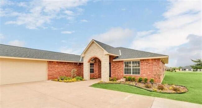 Foto del edificio - 640 SW Dani Ann Ln