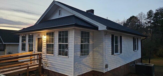 Foto del edificio - 210 Lincoln St